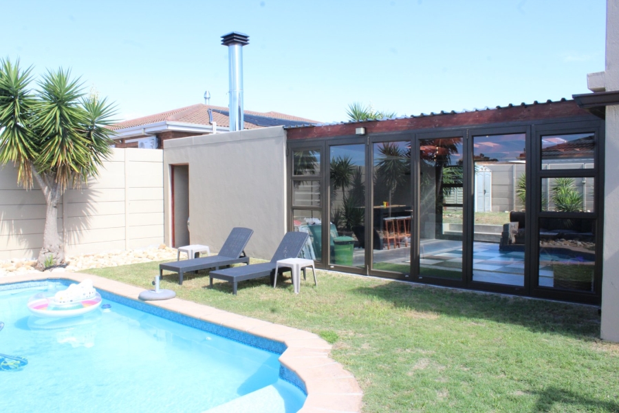 4 Bedroom Property for Sale in Rouxville Western Cape